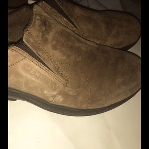 Men’s size 10 Merell light brown suede comfy walking shoes Size 10